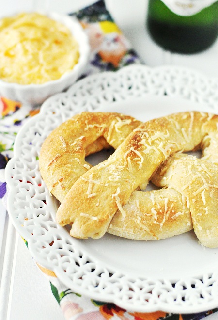 Jalapeno_Cheese_Stuffed_Baked_Soft_Pretzels_1 | Savor The Thyme
